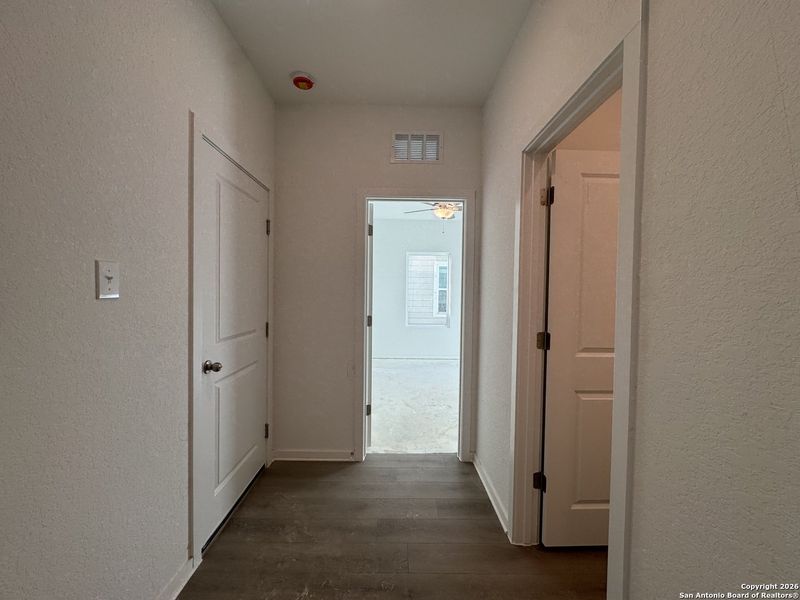 Spacious, unfurnished interior of a new home in Meadows at Hennersby Hollow 40's, San Antonio (Image 17). Spacious, unfurnished interior of a new home in Meadows at Hennersby Hollow 40's, San Antonio (Image 17).