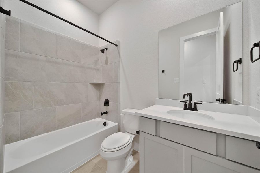 Furnished interior view inside a new home in , Rosharon (Image 17).