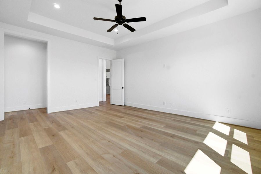 Spacious, unfurnished interior of a new home in Chapel Bend, Montgomery (Image 27).
