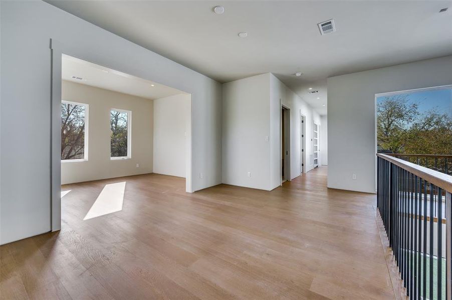 Spacious, unfurnished interior of a new home in , Dallas (Image 18).