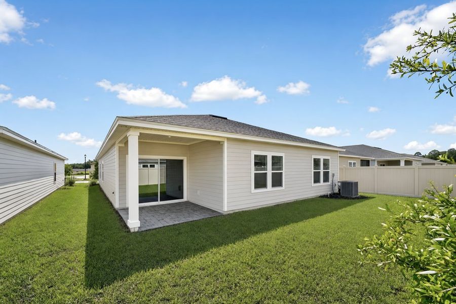Exterior details and patio area of a home in Coopers Meadow, Jacksonville (Image 4).