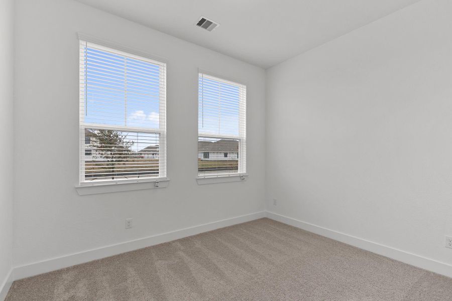 Spacious, unfurnished interior of a new home in Blue Heron, Mont Belvieu (Image 27).