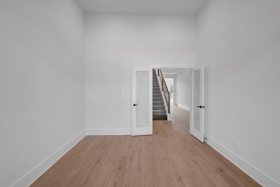 Spacious, unfurnished interior of a new home in Lone Star Landing, Montgomery (Image 19).