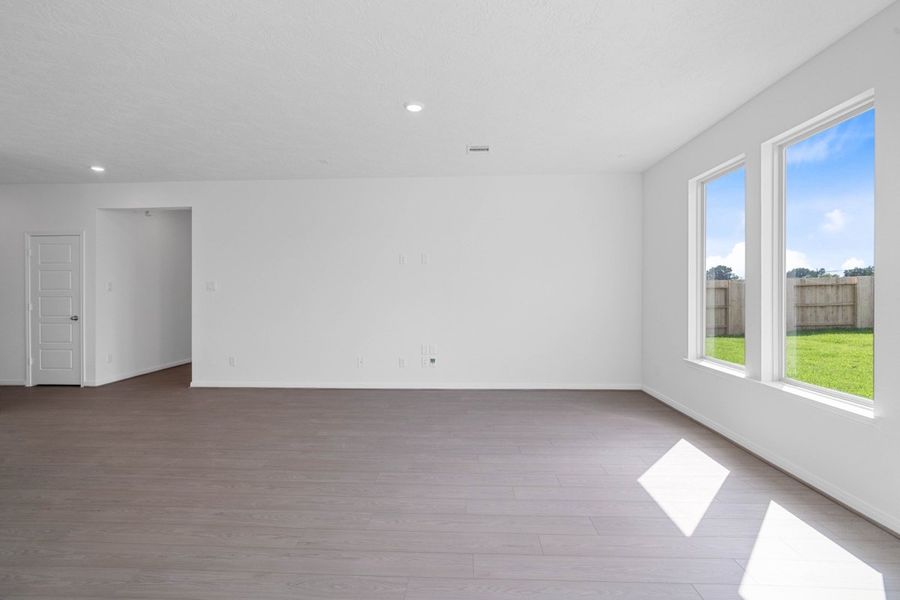 Spacious, unfurnished interior of a new home in Davina, Rosenberg (Image 10).
