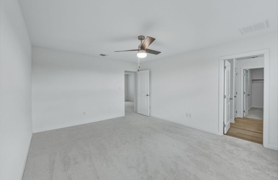 Spacious, unfurnished interior of a new home in Larson Crossing, Elgin (Image 41).