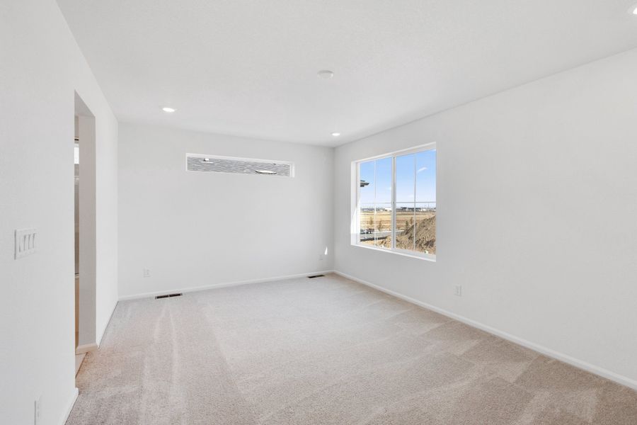 Spacious, unfurnished interior of a new home in Windler, Aurora (Image 9).