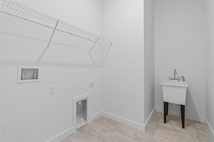 Furnished interior view inside a new home in , Citrus Springs (Image 7).