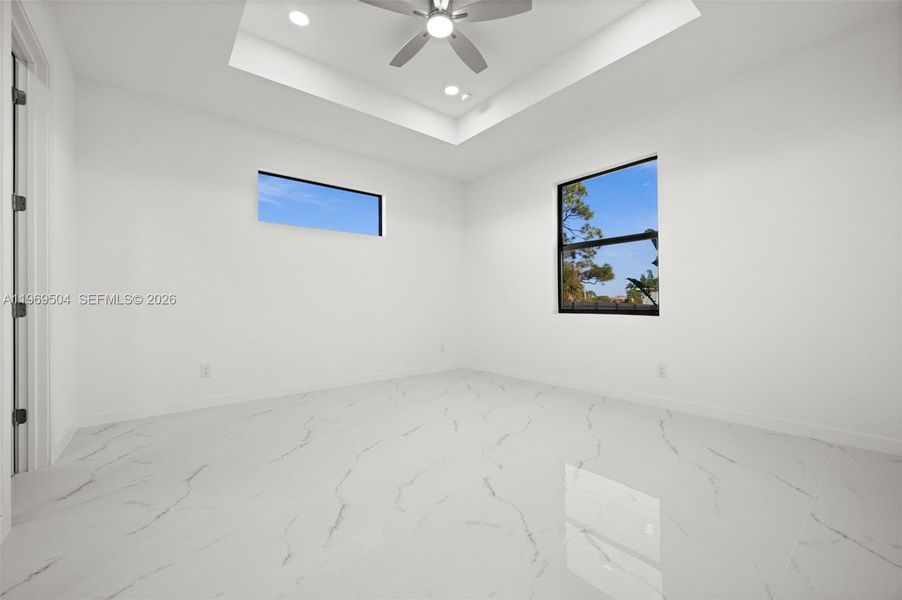 Spacious, unfurnished interior of a new home in , Cape Coral (Image 20).