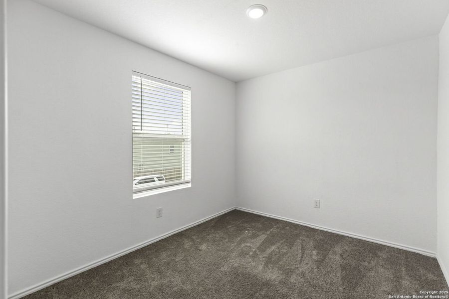 Spacious, unfurnished interior of a new home in Presa Point, San Antonio (Image 18).