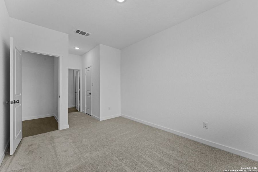 Spacious, unfurnished interior of a new home in Voss Farms, New Braunfels (Image 22).