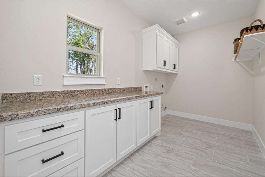 Furnished interior view inside a new home in , Dayton (Image 15).