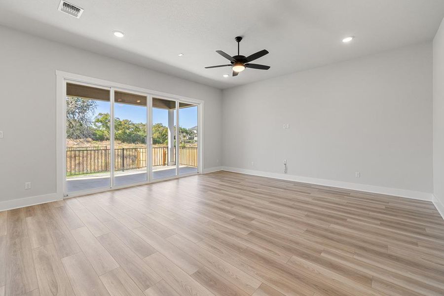 Spacious, unfurnished interior of a new home in Lariat, Liberty Hill (Image 28).