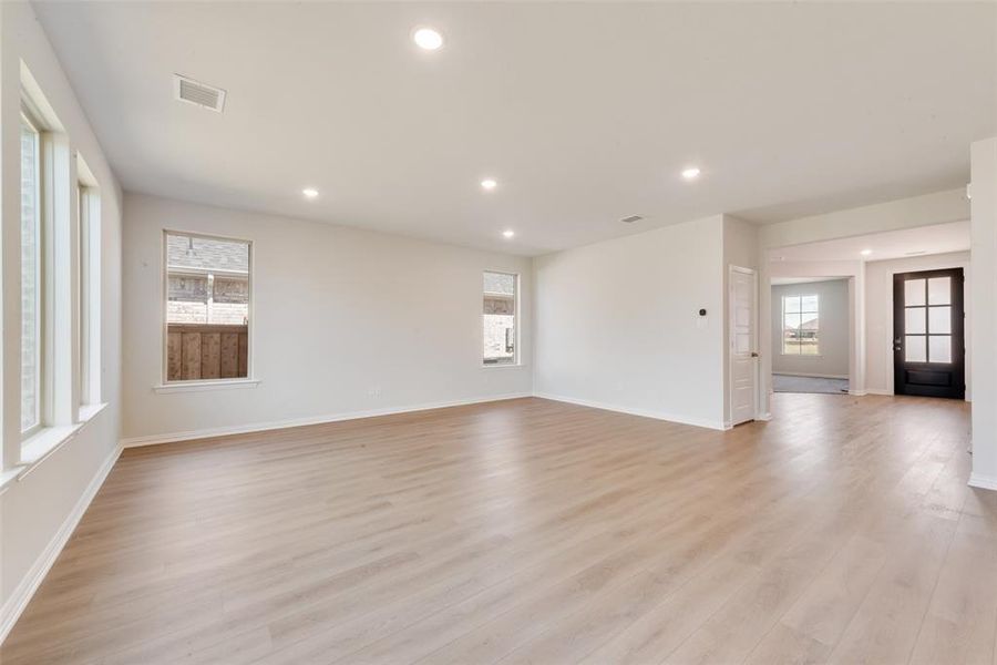Spacious, unfurnished interior of a new home in Spiritas Ranch, Little Elm (Image 20).