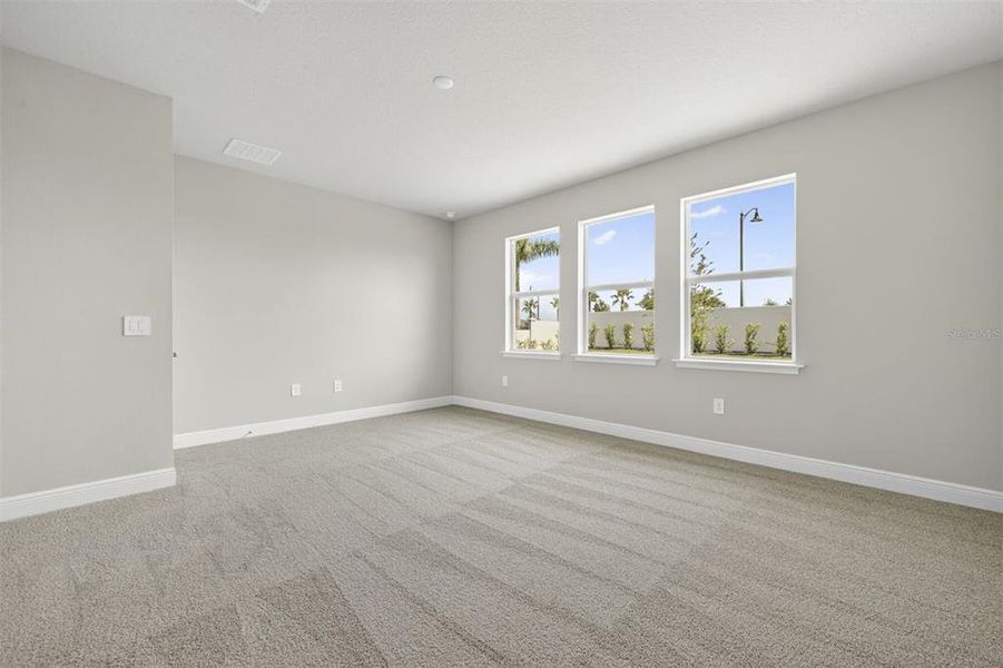 Spacious, unfurnished interior of a new home in Wellen Park, Venice (Image 12).