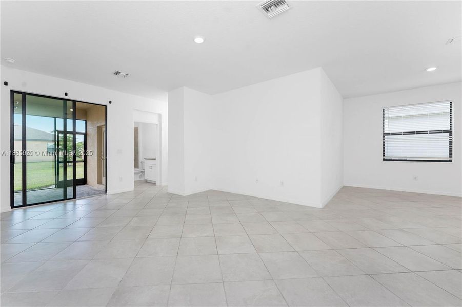 Spacious, unfurnished interior of a new home in , Port Charlotte (Image 13).