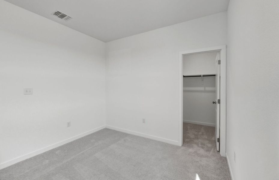 Spacious, unfurnished interior of a new home in Larson Crossing, Elgin (Image 38).