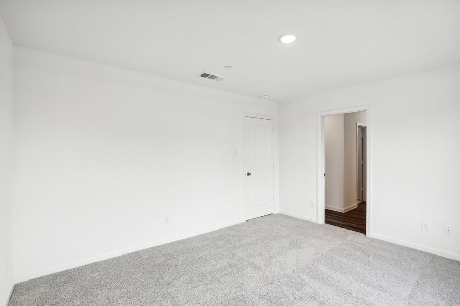 Representative unfurnished interior of a home built from the Glory by Starlight Homes in Broadmoor Village, Cedar Hill (Image 22).