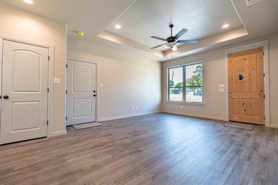 Spacious, unfurnished interior of a new home in , Granbury (Image 17).