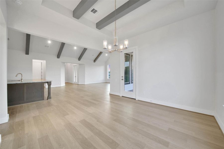 Spacious, unfurnished interior of a new home in Magnolia Bend, Rosharon (Image 40).