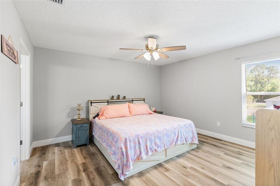 Furnished interior view inside a new home in , Dunnellon (Image 17).