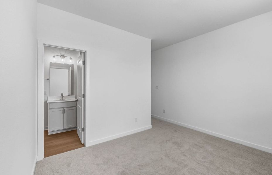 Spacious, unfurnished interior of a new home in Santa Rita Ranch, Liberty Hill (Image 39).