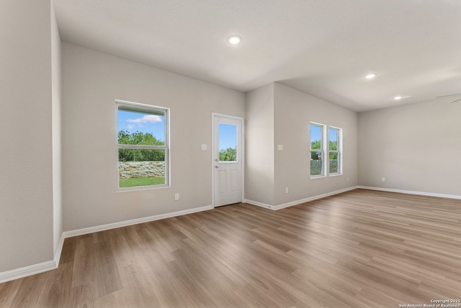 Spacious, unfurnished interior of a new home in Cinco Lakes, San Antonio (Image 10). Spacious, unfurnished interior of a new home in Cinco Lakes, San Antonio (Image 10).