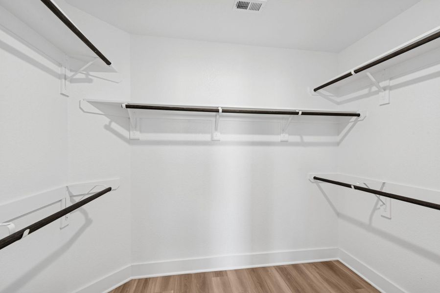 Spacious, unfurnished interior of a new home in Lone Star Landing, Montgomery (Image 18).