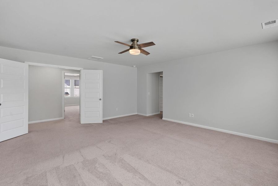 Spacious, unfurnished interior of a new home in Sweetgrass at Summers Corner, Summerville (Image 25).