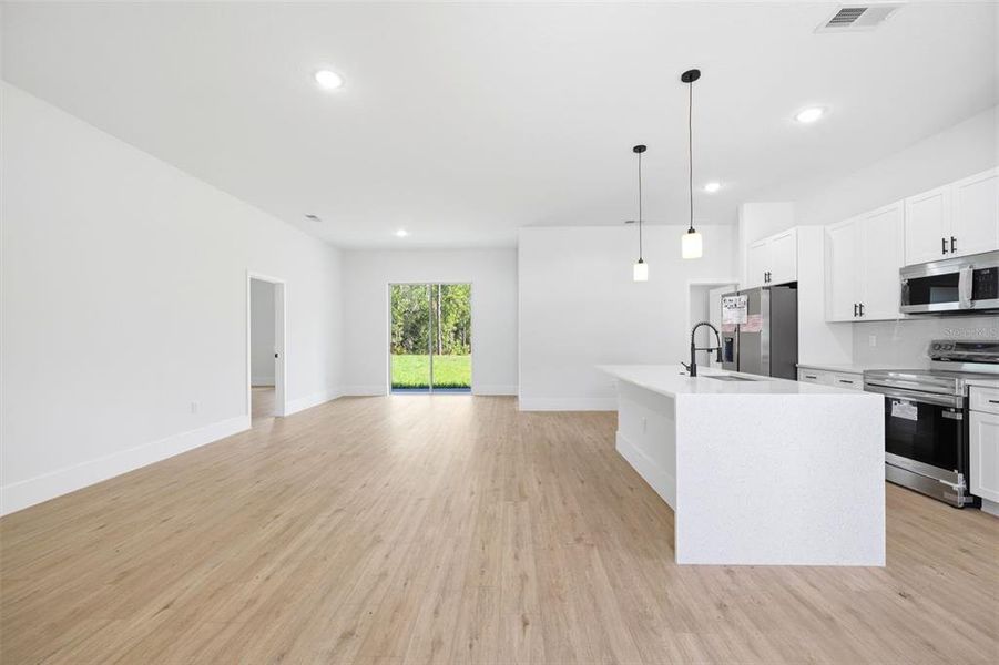 Spacious, unfurnished interior of a new home in , Ocala (Image 14).