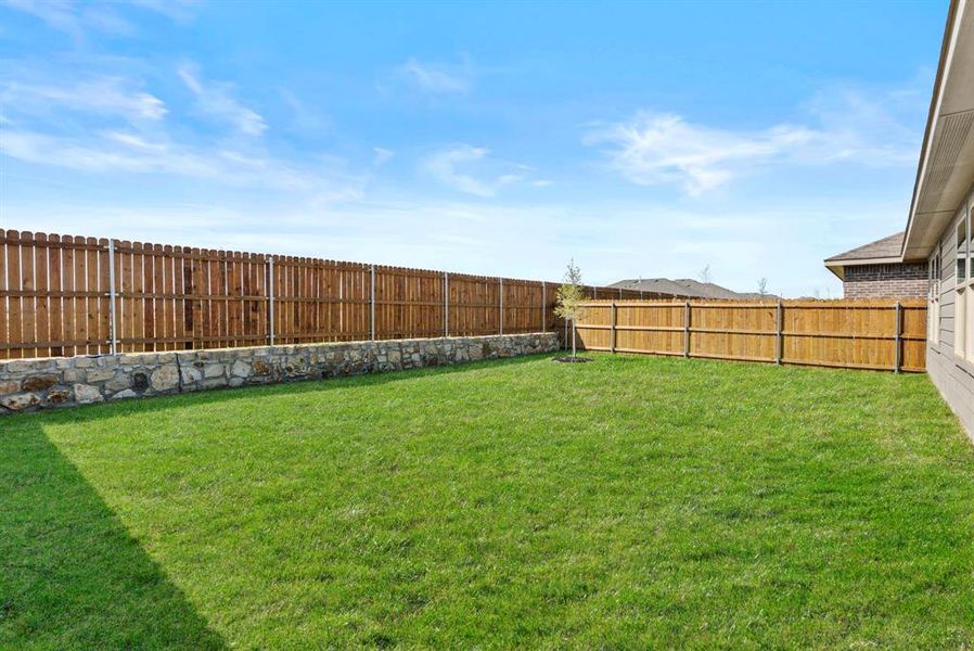 Exterior details and patio area of a home in Sunnycreek, Crowley (Image 3).