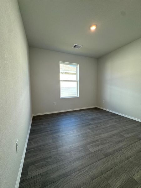 Spacious, unfurnished interior of a new home in Santa Fe, Cleveland (Image 32).