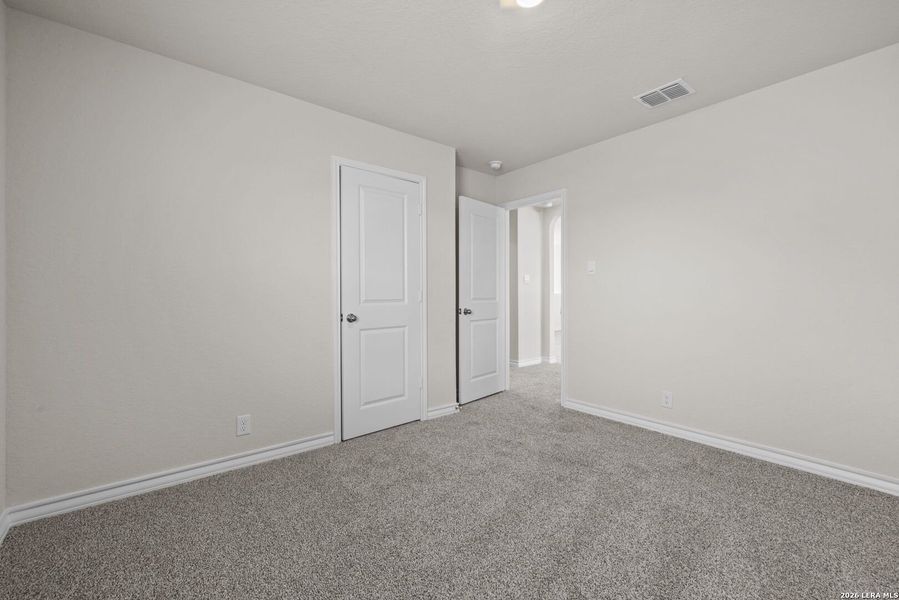 Spacious, unfurnished interior of a new home in Stonehill, San Antonio (Image 15).