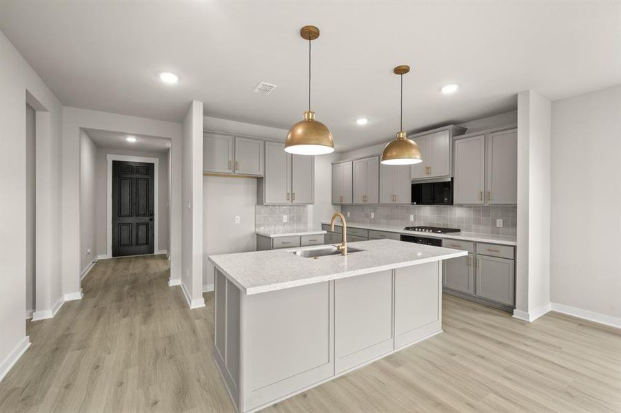 6913 Freight Train- Kitchen-1