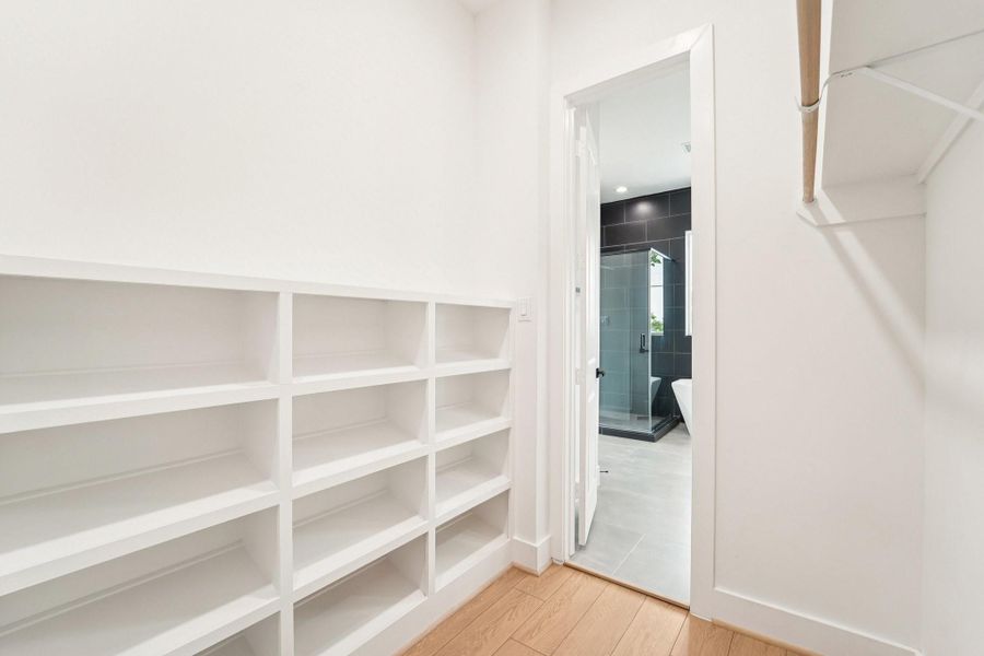 Spacious, unfurnished interior of a new home in , Houston (Image 32).