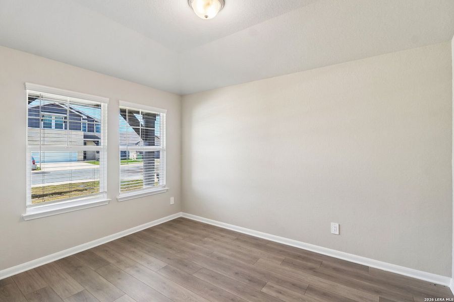 Spacious, unfurnished interior of a new home in Estancia Ranch - Premier Series, San Antonio (Image 33).