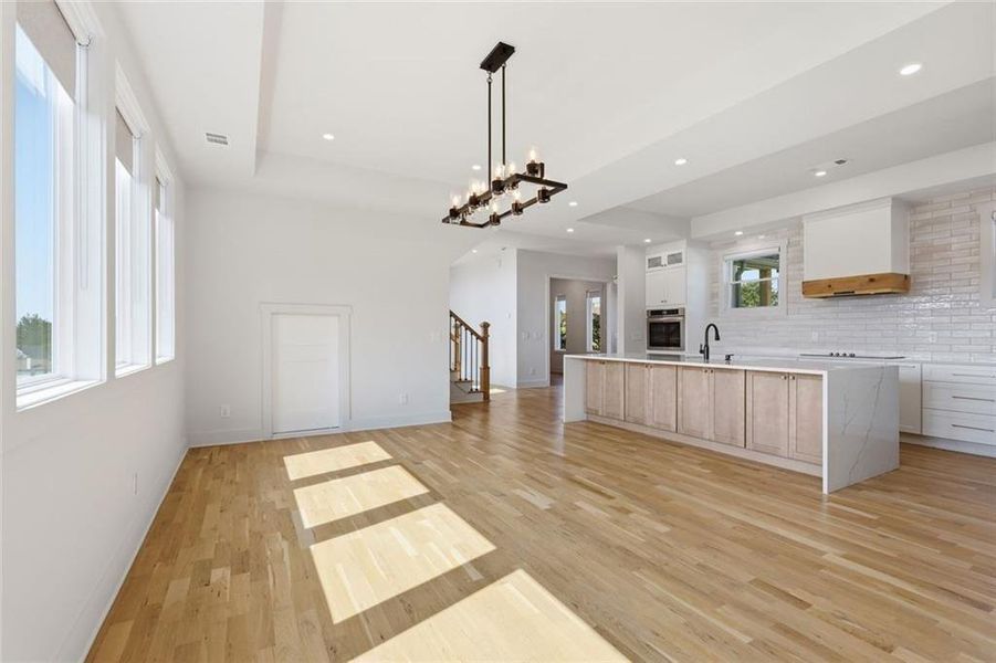 Spacious, unfurnished interior of a new home in , Clermont (Image 25).