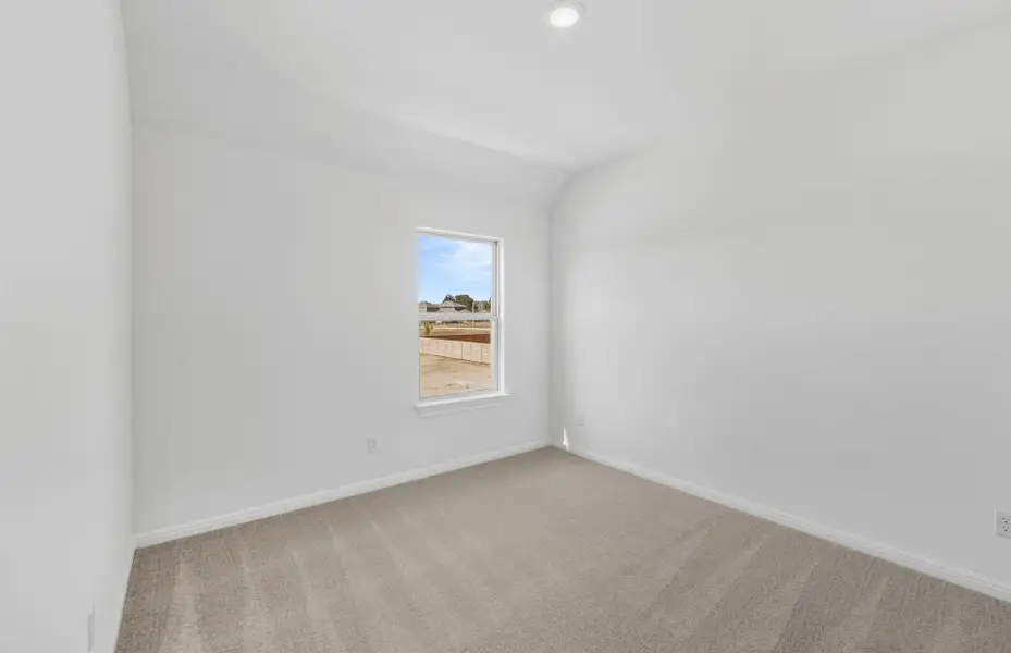 Spacious, unfurnished interior of a new home in Bluffview Reserve, Leander (Image 25).