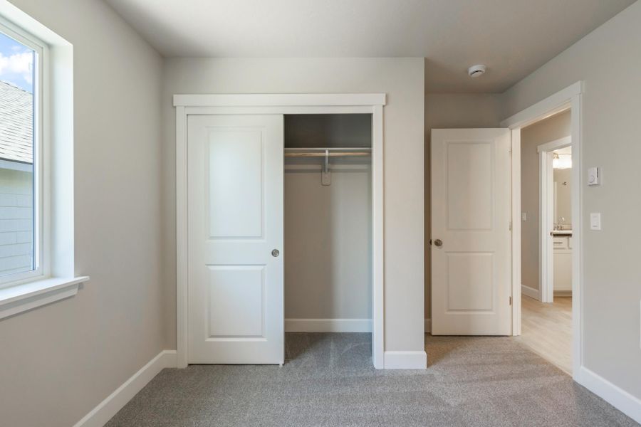 Spacious, unfurnished interior of a new home in Feather Ridge, Redmond (Image 30).