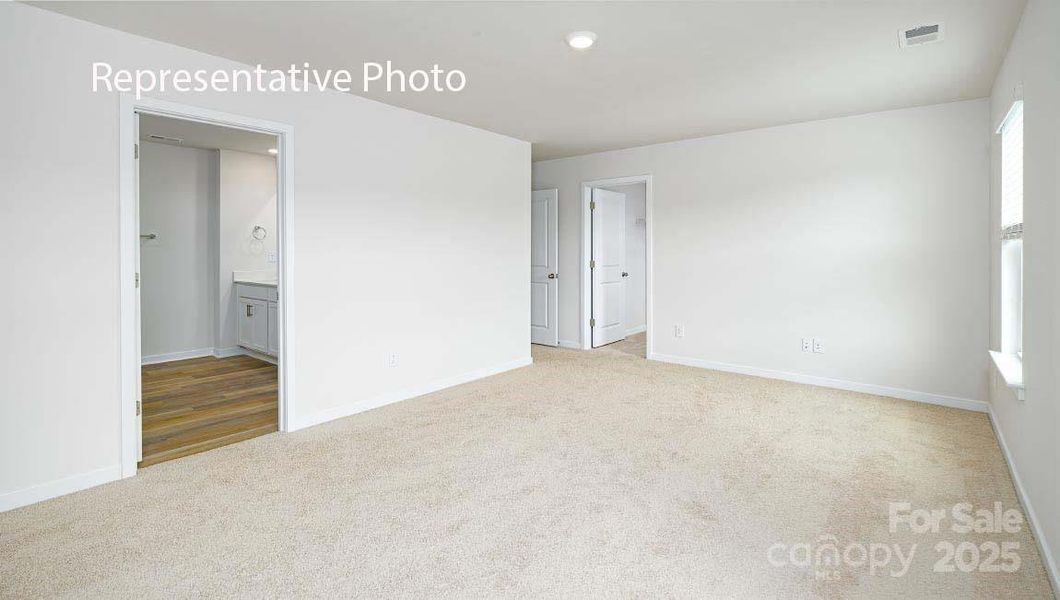 Spacious, unfurnished interior of a new home in Stanton, Richburg (Image 15).