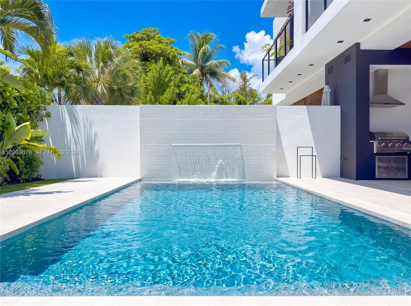 Exterior details and patio area of a home in , Miami (Image 24).