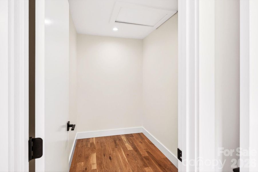 Spacious, unfurnished interior of a new home in , Asheville (Image 31).