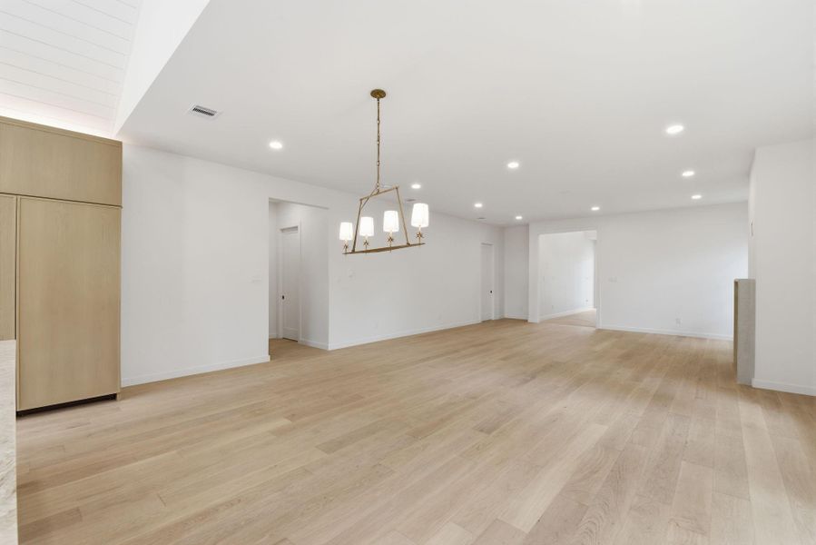 Spacious, unfurnished interior of a new home in , Houston (Image 24).