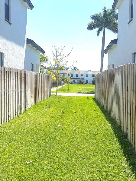Exterior details and patio area of a home in , Dania Beach (Image 28).