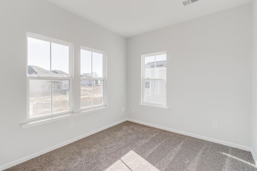 Spacious, unfurnished interior of a new home in Hendrix Farms, Lexington (Image 32).