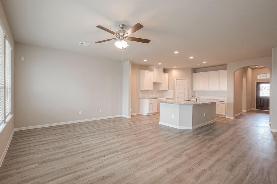 Spacious, unfurnished interior of a new home in Rollingbrook Estates, Baytown (Image 20). Spacious, unfurnished interior of a new home in Rollingbrook Estates, Baytown (Image 20).