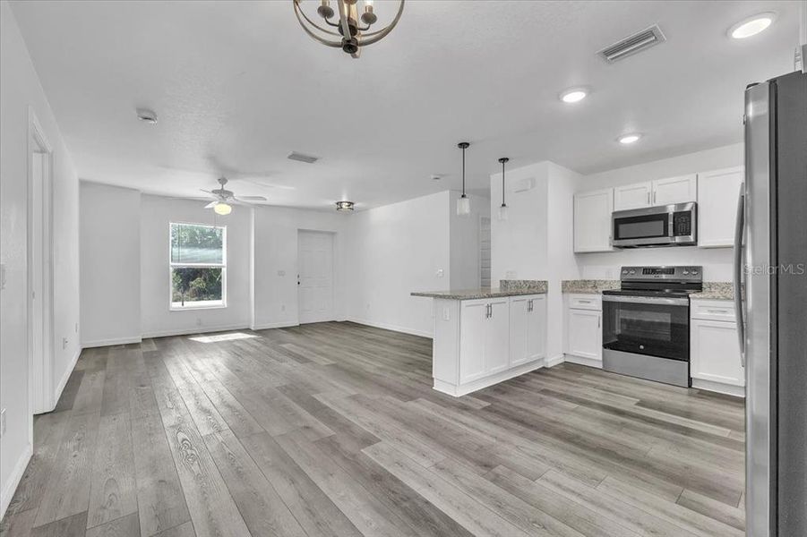 Spacious, unfurnished interior of a new home in , Punta Gorda (Image 24).