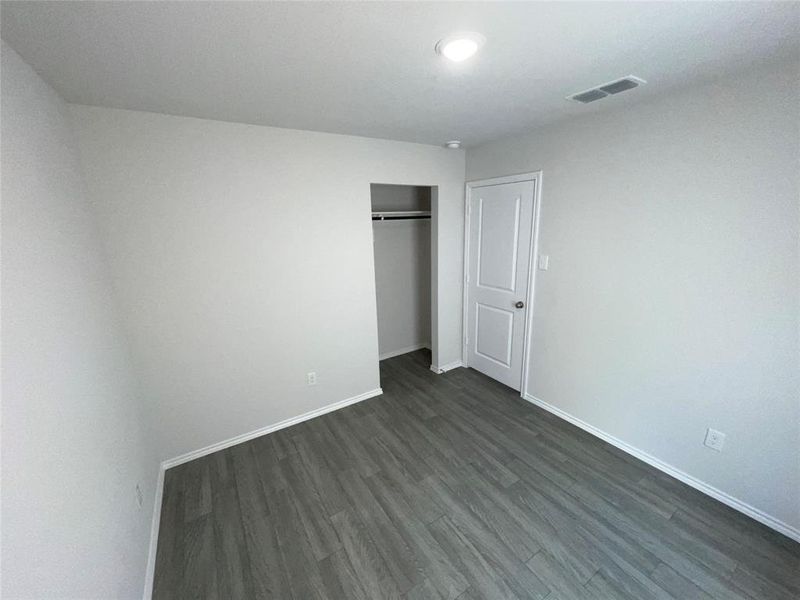 Spacious, unfurnished interior of a new home in Tolar Oaks, Tolar (Image 16).