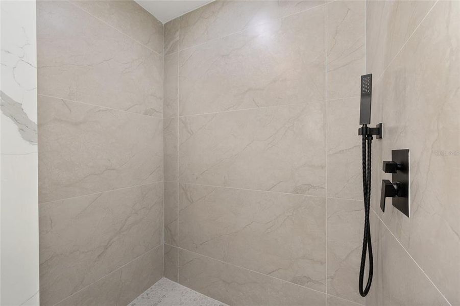 Close-up of interior finishes inside a home in , Ocklawaha (Image 14).