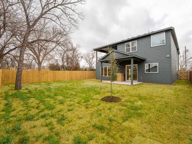 Exterior details and patio area of a home in , Dallas (Image 17).