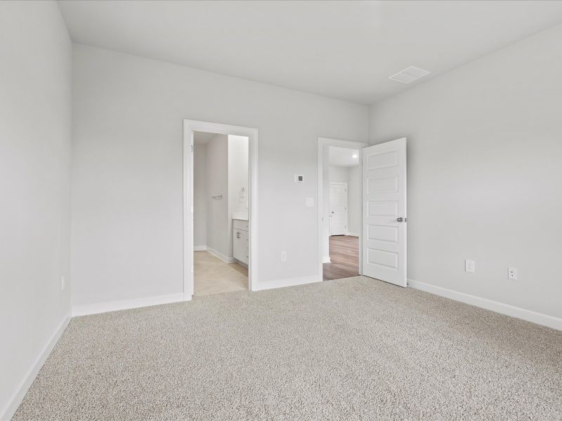 Spacious, unfurnished interior of a new home in Village at White Pine, Pendleton (Image 20).
